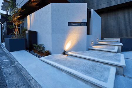 ダイナミックなステップで広がりのある空間に