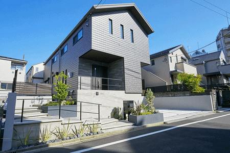 ステップのデザインにこだわって印象的な空間に