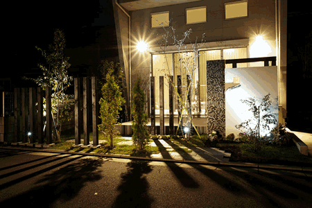 あたたかみのある灯りに包まれ家族の気配が感じられる心地よさ