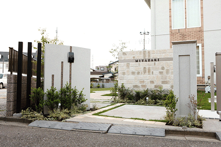 機能とデザインを両立した門構えに