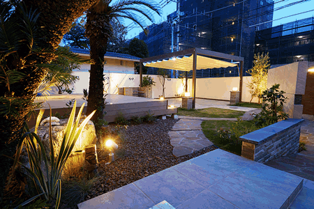 植栽や照明の演出でリラックスできる空間づくりを