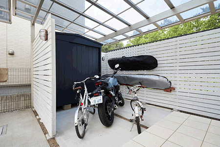 カースペースの一部を趣味のためのガレージに