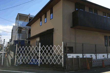 2世帯の趣向・ライフスタイルを融合した統一感のある外構を