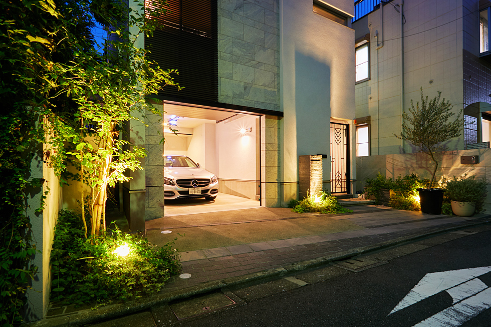 都心のモダン住宅で植物に癒される暮らし