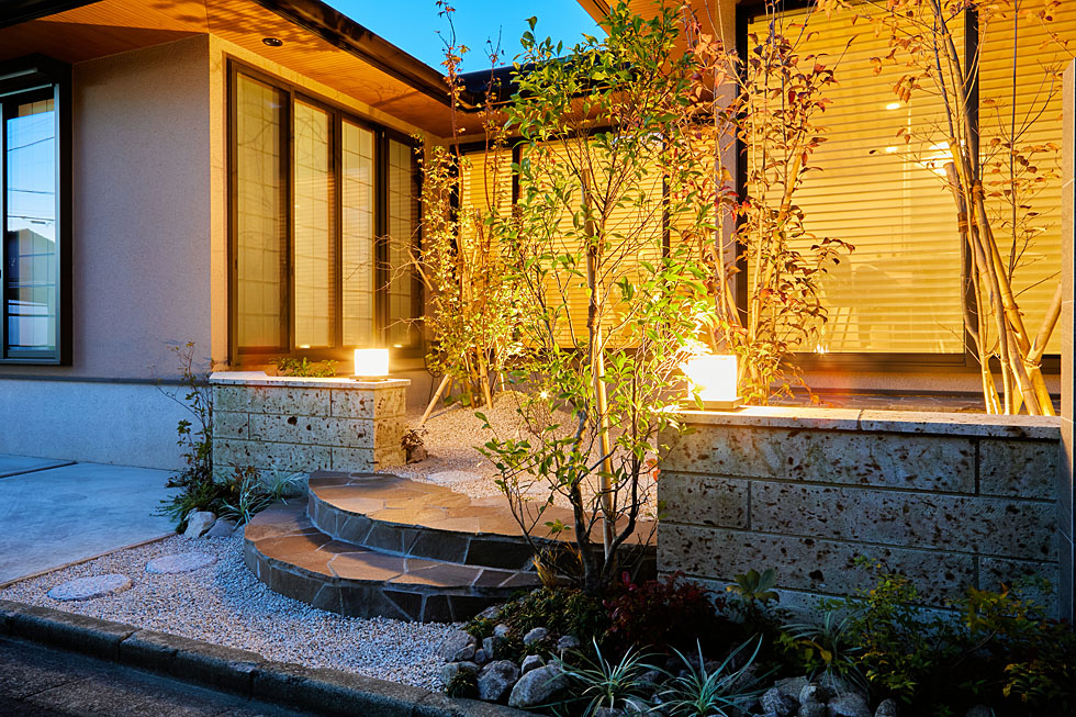 和モダンな空間で季節の風情を感じる暮らし