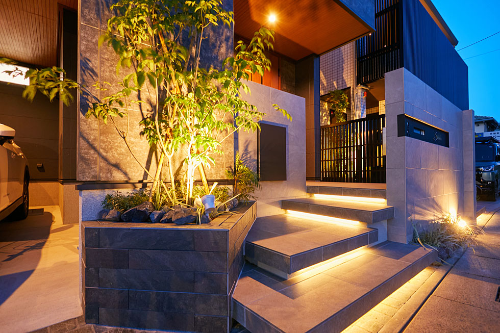 夜に映えるホテルライクな空間