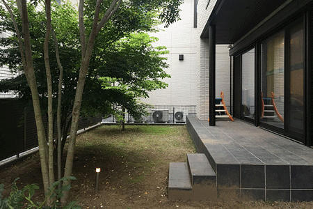 築5年、活用できていない庭を家族でくつろげる空間に